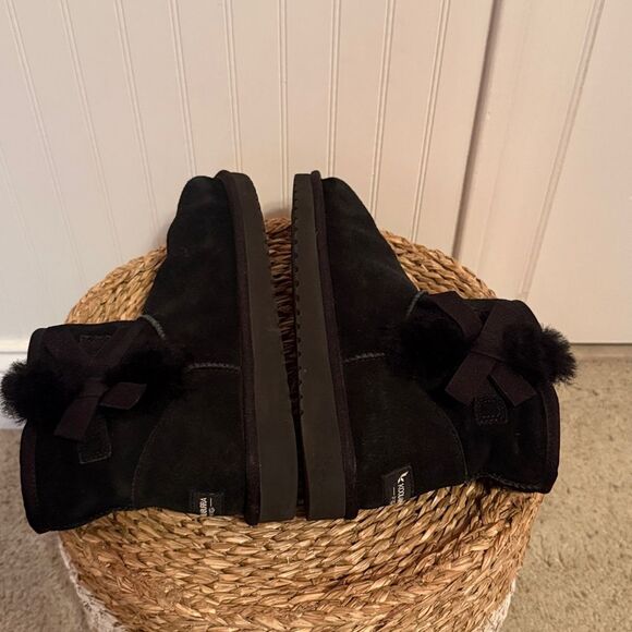 Koolaburra by UGG Black Suede Ankle Boots with Bow - 7 - Great Condition - Picture 5 of 8